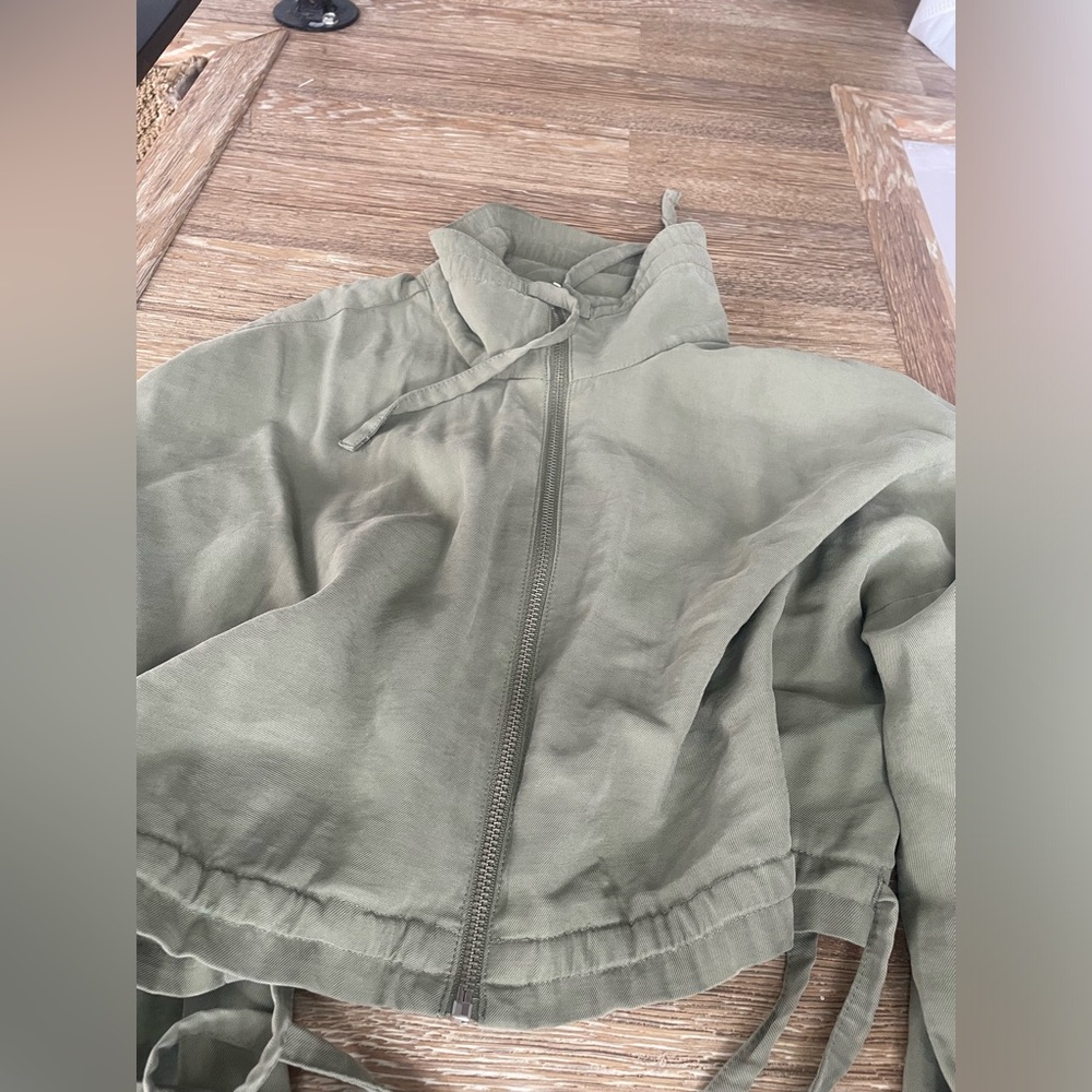 Cropped green jacket